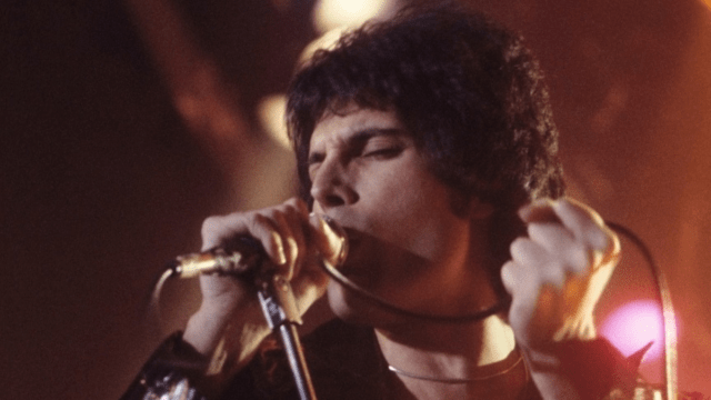 Freddie freddie-mercury-omaggia-i-suoi-amici-a-natale
