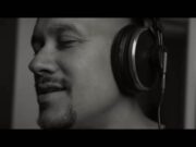 Il video di Ordinary People è online su Youtube