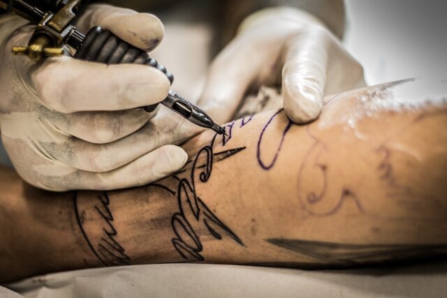 tattoo-gd9dda81ec_1280 ok tatuaggi-senza-dolore-una-ottima-notizia