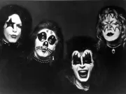 Maschere Musicali: gli artisti che si esibiscono sotto “mentite spoglie” maschere-musicali-famose