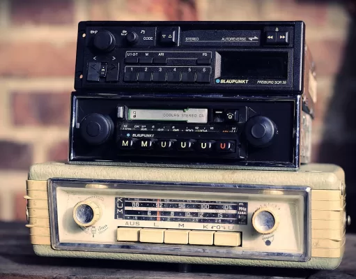 L’autoradio rischia l’estinzione: cosa sta accadendo? addio-autoradio
