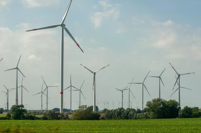 windmills-6626200_1280 rinnovabili-sardegna-la-corte-costituzionale-ferma-la-regione