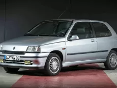 Renault Clio Baccara: la piccola ammiraglia che sfida il tempo renault-clio-baccara-passione-youngtimers