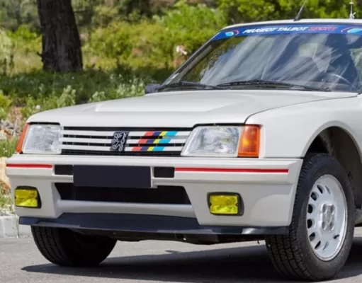 I fari gialli delle auto francesi: il segreto dei collezionisti fari-gialli-macchine-francesi-perchè