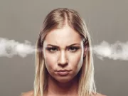 Il prezzo dell’odio: quando l’insulto sui social diventa un debito a cinque cifre insulto-sui-social-risarcimento
