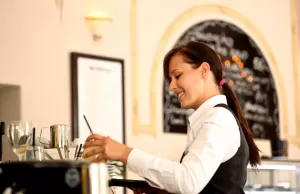 Caccia ai lavoratori stagionali: perché il settore turistico è in crisi profonda crisi-di-lavoratori-stagionali