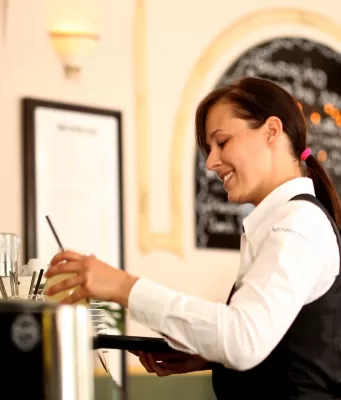 Caccia ai lavoratori stagionali: perché il settore turistico è in crisi profonda crisi-di-lavoratori-stagionali